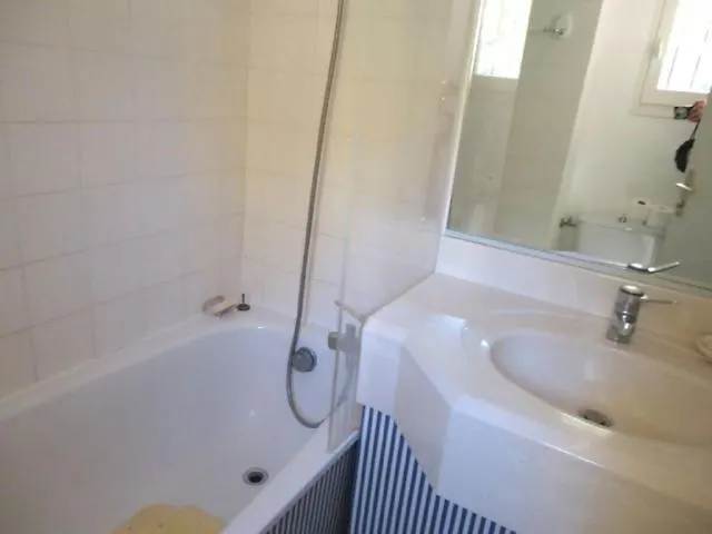 Villa 2 Chambres Dans Residence Avec Piscine Кавалер-сюр-Мер Франция